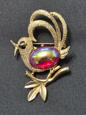 Estate Gold-Tone  Fashion Bird Brooch with Red Cabochon - Item 419